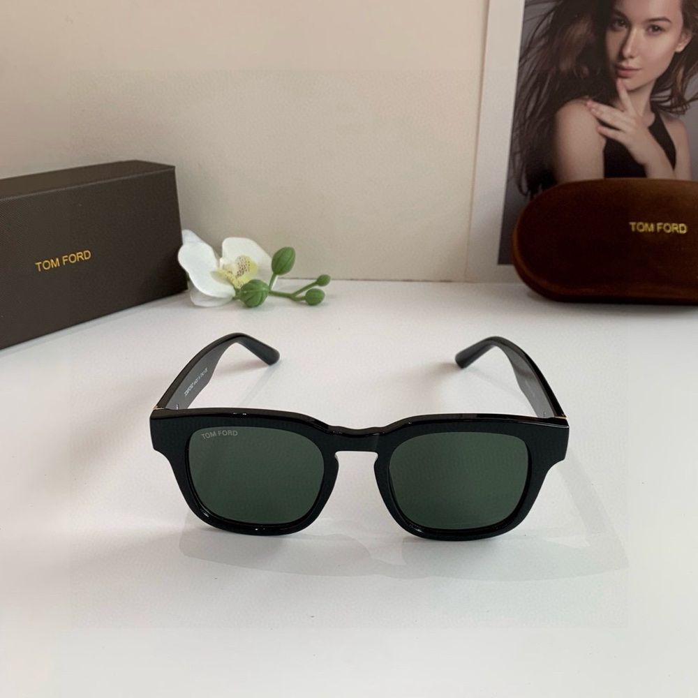 Tom Ford Unisex Sunglasses Classic Style Fashion Eyewear 🖤